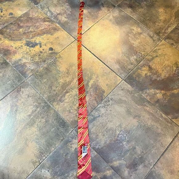Wizarding World Harry Potter Gryffindor Red Yellow Tie - Picture 4 of 7